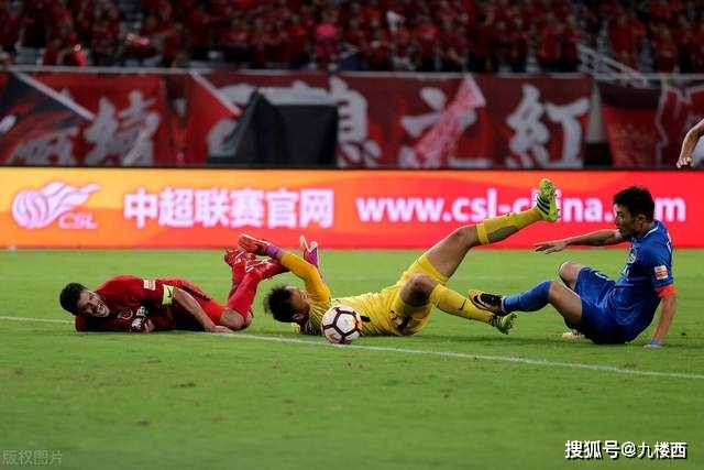 西甲-莱万破门费尔明建功 巴萨2-1塞维利亚